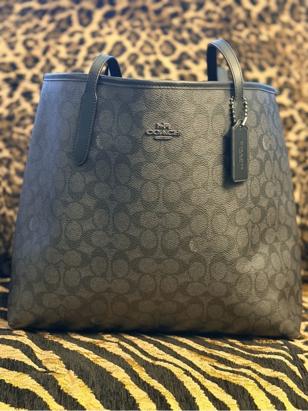 Coach City Tote in Signature Canvas Great condition